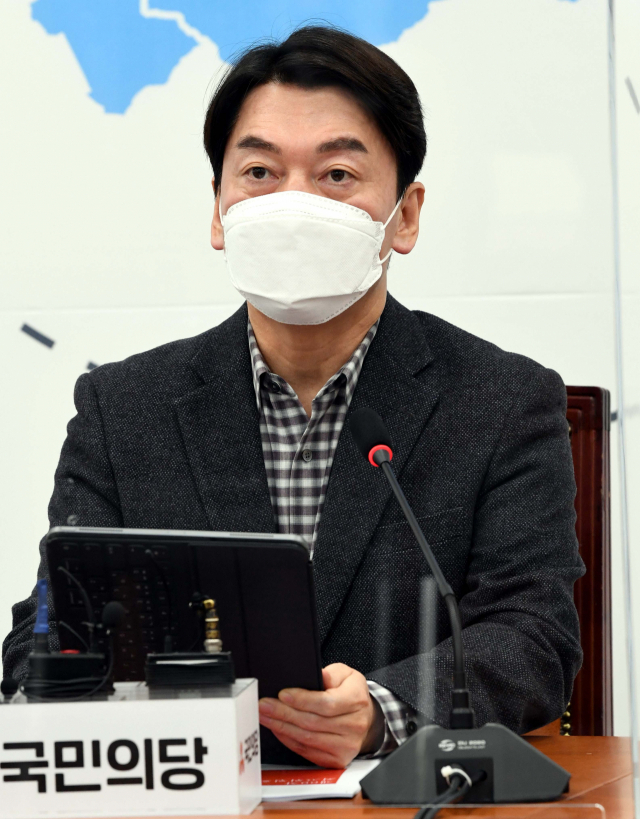 국민의당 안철수 대표가 지난 18일 국회에서 열린 최고위원회의에서 발언하고 있다. 연합뉴스