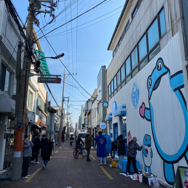 27일 대구 중구 서성로에 하이트진로의 주류 캐릭터샵