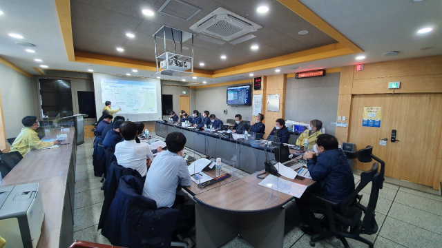 경북 영덕군이 항구적인 물난리 예방을 위해 영덕과 강구 지역에 대한 종합하수도정비사업을 벌이고 있다. 최근 열린 용역보고회 모습. 영덕군 제공