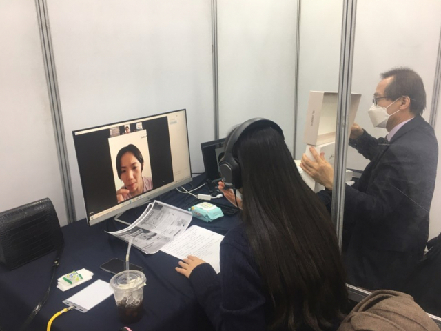한경수 이전한방연구회 대표가 지난달 26일부터 엑스코에서 열린 식품분야 수출상담회에서 자사 숙취해소제 