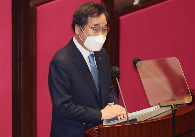 더불어민주당 이낙연 대표가 2일 국회 본회의에서 교섭단체 대표연설을 하고 있다. 연합뉴스