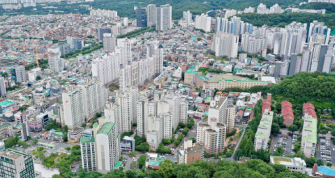 고가 주택 및 토지 소유자들에 대한 종부세 부담이 사상 최대 수준으로 치솟을 전망이다. 대구 고가 주택이 몰린 수성구일대 아파트 전경. 매일신문DB.