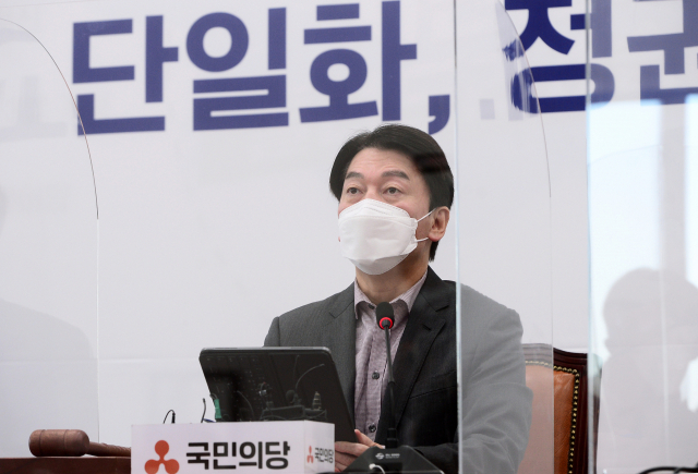 국민의당 안철수 대표가 4일 국회에서 열린 최고위원회의에서 발언하고 있다. 연합뉴스