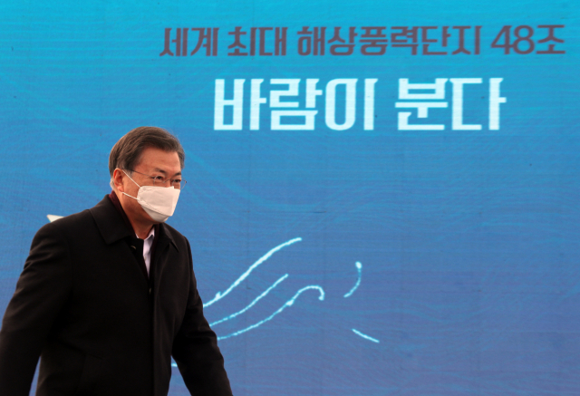 문재인 대통령이 5일 오후 전남 신안군 임자2대교에서 열린 