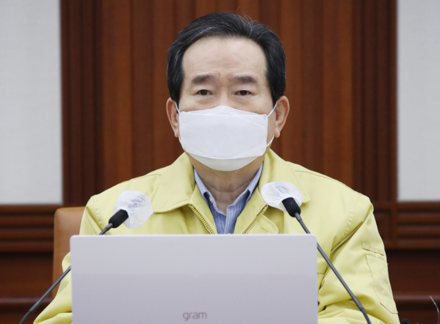 정세균 국무총리가 주말인 6일 오전 정부서울청사에서 열린 신종 코로나바이러스 감염증(코로나19) 대응 중앙재난안전대책본부(중대본) 회의를 주재하며 발언하고 있다. 연합뉴스