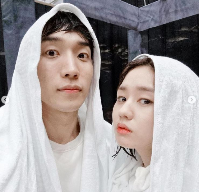 배우 안은진(우측)이 SBS 
