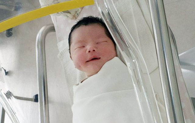김민정아가