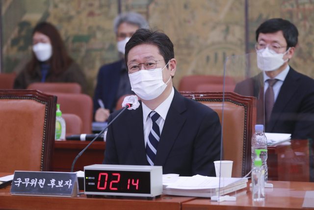 황희 문화체육관광부 장관 후보자가 9일 오전 서울 여의도 국회에서 열린 인사청문회에서 의원질의에 답하고 있다. 연합뉴스