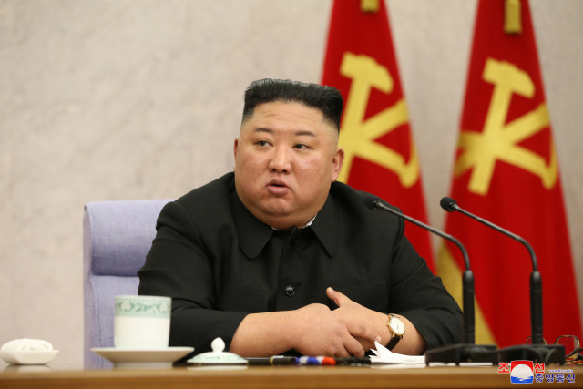 김정은 북한 노동당 총비서가 지난 10일 당 중앙위원회 제8기 제2차 전원회의 3일차 회의에서 보고를 했다고 조선중앙통신이 11일 보도했다. 북한은 3일차 회의에서 경제계획 수립과 집행과정에서 법적 통제를 강화하겠다는 뜻을 밝혔다. 연합뉴스
