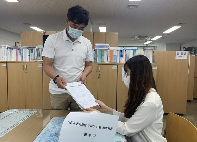 영주시는 15일부터 노후 어린이 통학차량 폐차 후 LPG 신차 구입시 지원하는 보조금 지원 창구를 개설 운영한다. 영주시 제공