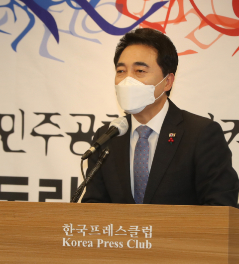 박수현 김상옥의사 기념사업회장이 1일 서울 프레스센터에서 열린 대한독립선언서선포 102주년 기념식에서 축사하고 있다. 연합뉴스