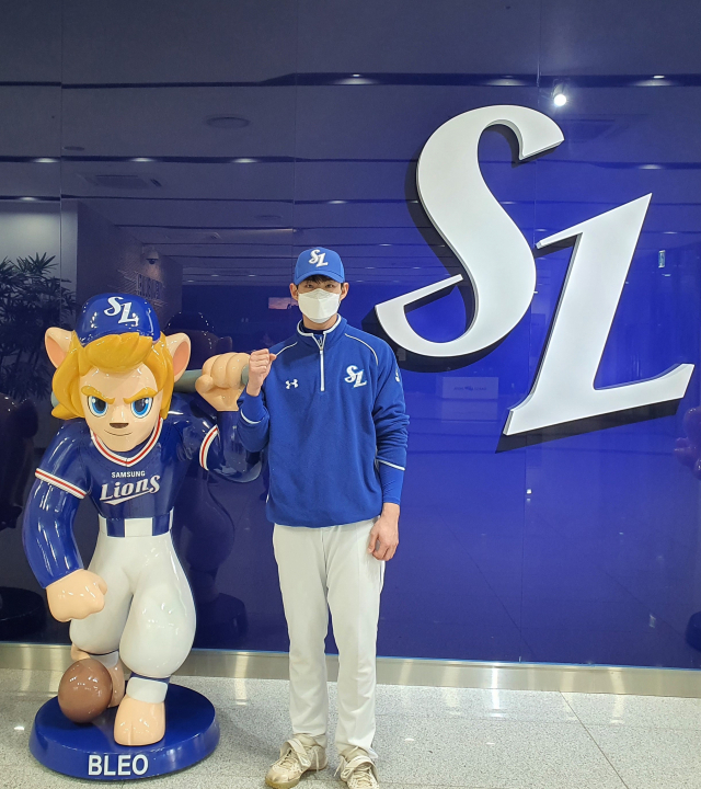 삼성라이온즈 구자욱이 대구삼성라이온즈파크에서 팀 마스코트 