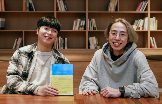 대구가톨릭대 심리학과 박재일(왼쪽), 이재성 학생. 대구가톨릭대 제공