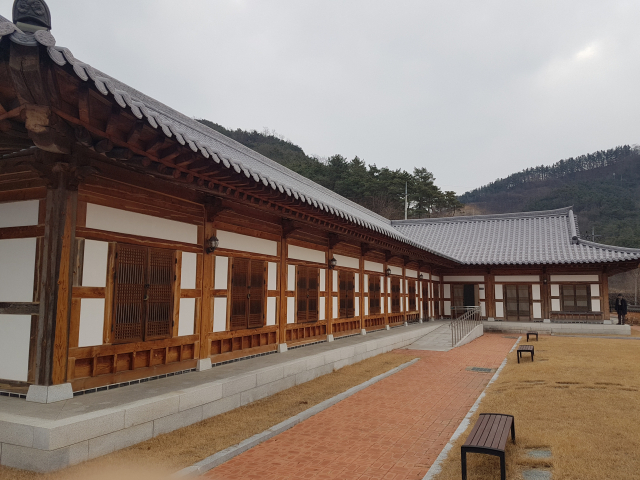 입구에서 바라본 상주 낙강문학관 고도현 기자