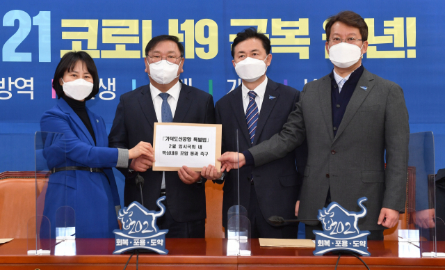 더불어민주당 박인영(왼쪽부터), 김영춘, 변성완 부산시장 경선후보가 지난 19일 국회에서 