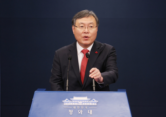 신현수 민정수석이 31일 오후 청와대 춘추관 대브리핑룸에서 인사말을 하고 있다. 연합뉴스
