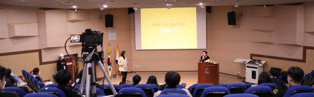 경북 구미 금오공대의 문화특강에 초청된 유현준 건축가가