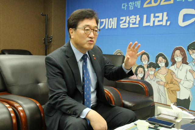 우원식 더불어민주당 국회의원이 22일 민주당 대구시당사에서 매일신문과 인터뷰를 하고 있다. 민주당 대구시당 제공.