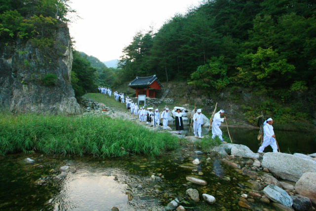 울진 옛 보부상길의 한 곳인 십이령길. 울진군 제공