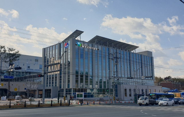 대구달성교육지원청 새 청사 전경. 남구 대명동에 있던 달성교육지원청이 달성군 옥포읍으로 터전을 옮겨 2021년 3월부터 업무를 시작한다. 대구시교육청 제공