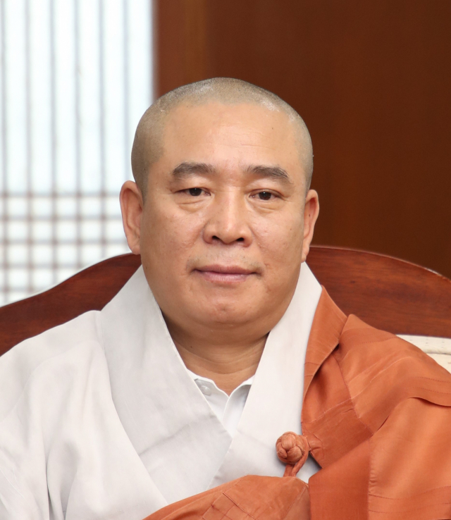 은해사 주지 덕관 스님.