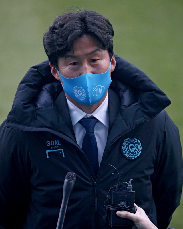 대구FC 이병근 감독이 24일 오후 대구 북구 DGB대구은행파크에서 인터뷰를 하고 있다. 김영진 기자 kyjmaeil@imaeil.com