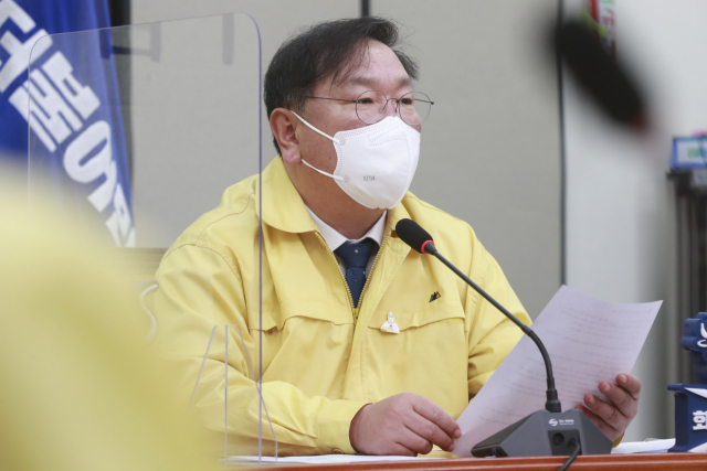 더불어민주당 김태년 원내대표가 24일 국회에서 열린 최고위원회의에서 발언하고 있다. 연합뉴스