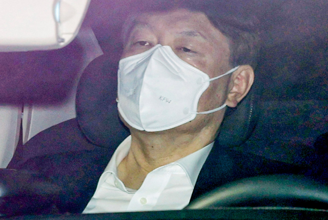 윤석열 검찰총장이 24일 오전 서울 서초구 대검찰청으로 출근하고 있다. 연합뉴스