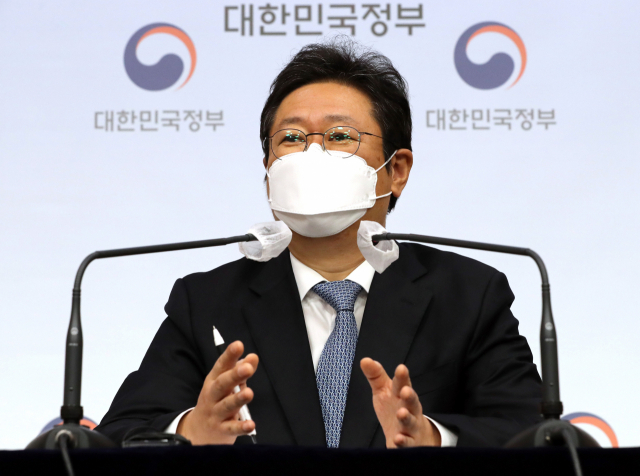 황희 문화체육관광부 장관이 25일 정부서울청사에서 열린 기자간담회에서 발언하고 있다. 연합뉴스