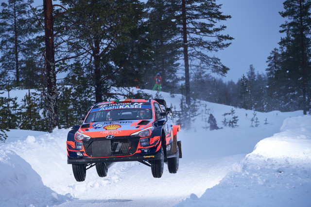 2021 월드랠리챔피언십 2차 대회 핀란드 북극 랠리에서 현대자동차 i20 Coupe WRC 랠리카가 주행하고 있다.