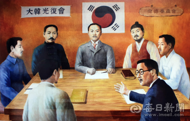 대한광복회 지휘부 회의 상상도. 중앙부터 왼쪽으로 박상진 총사령, 김좌진 만주 지부장, 우재룡 지휘장,김한종 충청도 지부장, 권영만 지휘장, 이병호 전라도 지부장, 채기중 경상도 지부장. 사진= 대구독립운동기념관 건립추진위원회