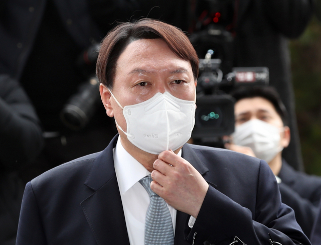 윤석열 검찰총장이 4일 오후 서울 서초구 대검찰청에서 전격 사의를 표명하고 있다. 연합뉴스