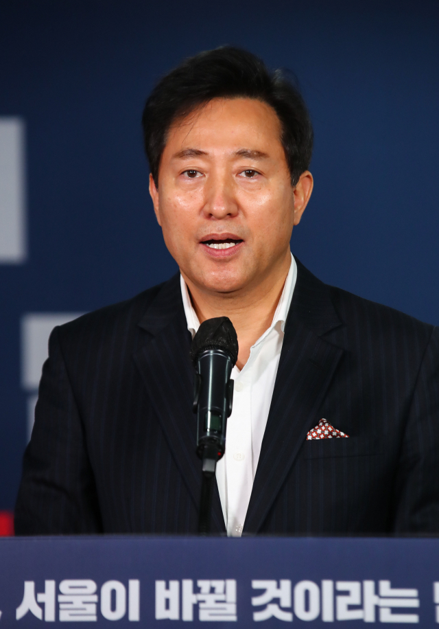 국민의힘 서울시장 후보로 선출된 오세훈 전 서울시장이 4일 오전 서울 여의도 국민의힘 중앙당사에서 열린 4.7 보궐선거 서울·부산시장 후보 경선 결과 발표회에서 후보 수락 연설을 하고 있다. 연합뉴스