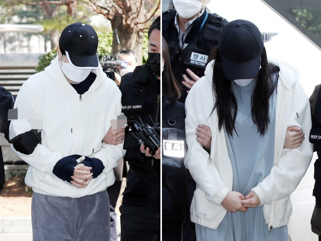 지난 2일 인천시 중구의 한 빌라에서 딸 D양(8)을 학대해 숨지게 한 혐의를 받고 있는 A씨(27)와 아내 B씨(28). 연합뉴스