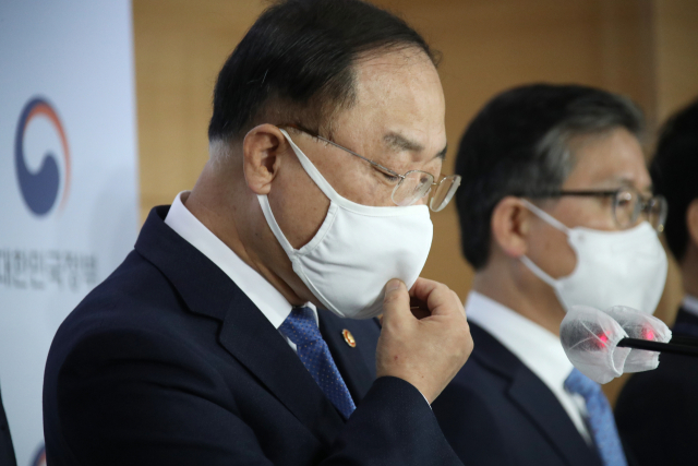 홍남기 경제부총리 겸 기획재정부 장관이 7일 오전 정부서울청사에서 열린 부동산관계장관회의를 마치고 