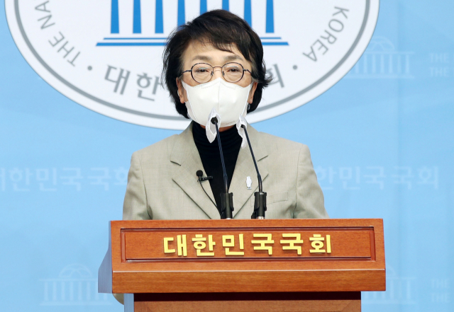 열린민주당 김진애 서울시장 후보가 7일 국회 소통관에서 박원순 전 서울시장에 대한 입장발표와 함께 
