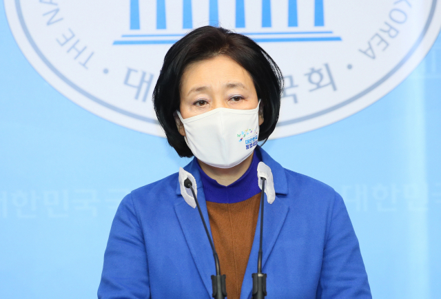 더불어민주당과 시대전환 경선에서 서울시장 단일후보로 선출된 민주당 박영선 후보가 7일 국회 소통관에서 소감을 말하고 있다. 연합뉴스