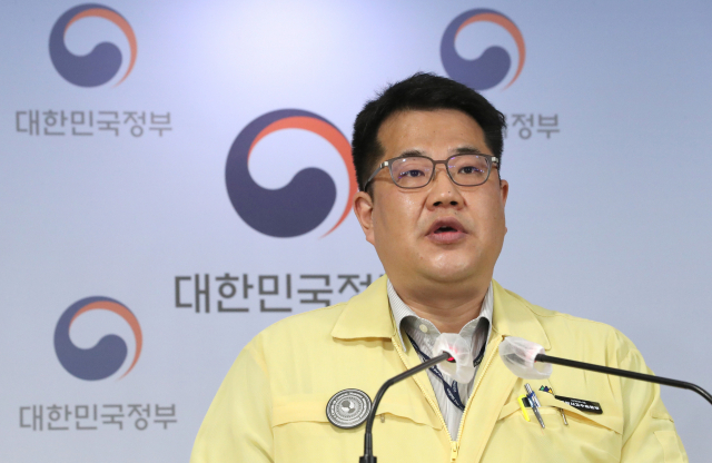 손영래 중앙사고수습본부 전략기획반장(보건복지부 대변인)이 28일 정부서울청사에서 코로나19 중대본 결과 브리핑을 하고 있다. 연합뉴스