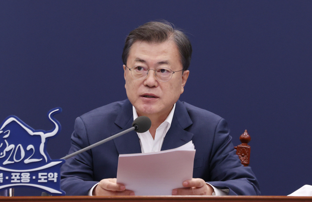 문재인 대통령이 지난 8일 오후 청와대에서 열린 법무부·행정안전부 업무보고에서 발언하고 있다. 연합뉴스