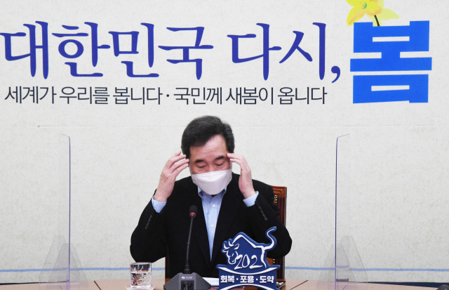 더불어민주당 이낙연 대표가 9일 국회에서 퇴임 기자간담회를 준비하고 있다. 연합뉴스