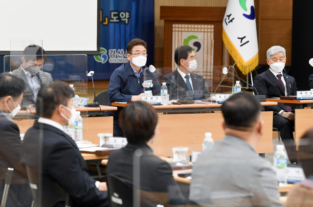 10일 경산시청에서 열린 경북도 주재 행정통합 간담회에서 이철우 도지사가 발언을 이어가고 있다. 경북도 제공