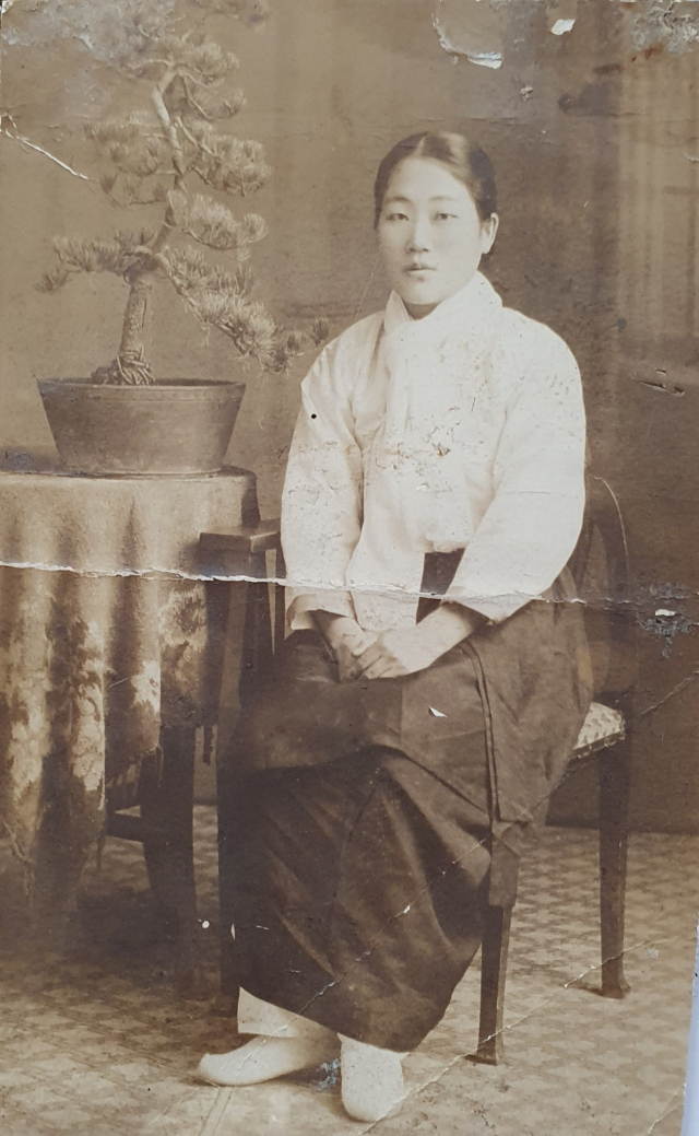 1930년 둘째 아이를 출산한 뒤 찍은 故 김인수 씨의 생전 모습. 가족제공.