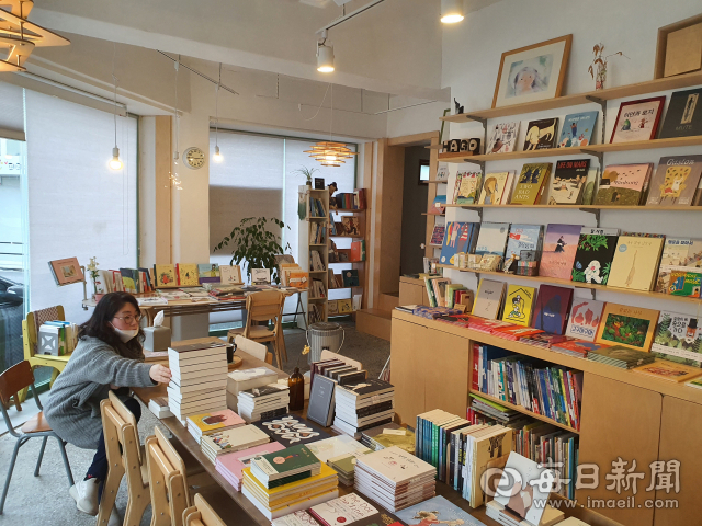 대구 남구 대명동의 문화공간으로 자리잡은 책방 