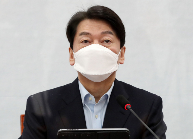 국민의당 안철수 대표가 15일 국회에서 열린 최고위원회의에서 발언하고 있다. 연합뉴스