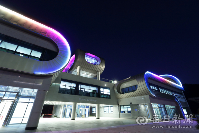 영덕로하스수산식품지원센터. 영덕군 제공