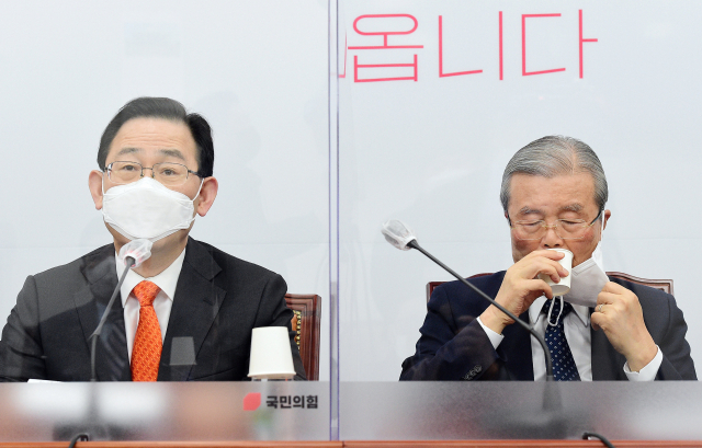 국민의힘 주호영 원내대표가 18일 국회에서 열린 비상대책위원회의에 참석, 발언하고 있다. 연합뉴스