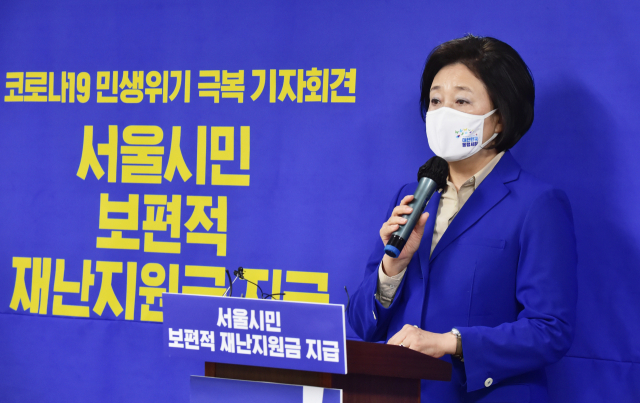 더불어민주당 박영선 서울시장 후보가 19일 서울 종로구 율곡로 안국빌딩 선거 캠프 사무실에서 