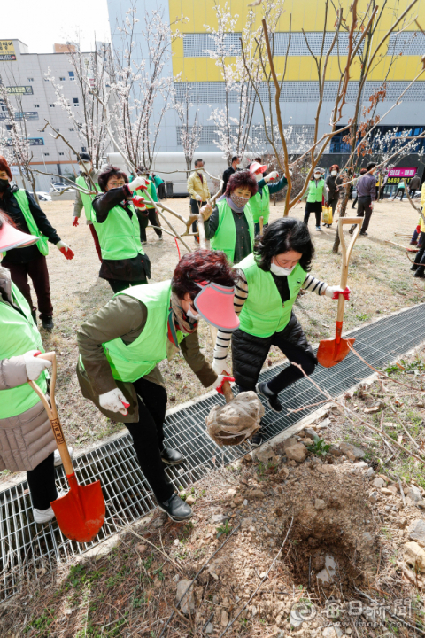 19일 오후 대구 달서구 한실공원에서 