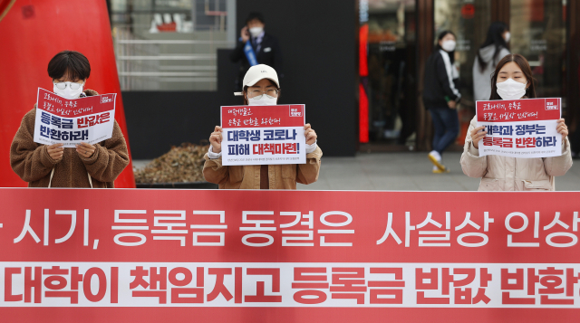 청년진보당 당원들이 19일 오후 서울 서대문구 현대백화점 유플렉스 앞에서 열린 