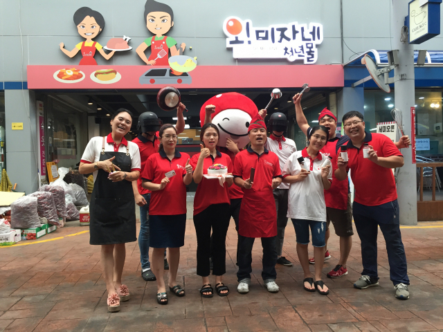 22일 오후 경주 성건동 북부상가시장 청년몰은 불이 꺼져 캄캄하고, 대다수 점포는 문을 닫은 채 인기척이 없다. 김도훈 기자